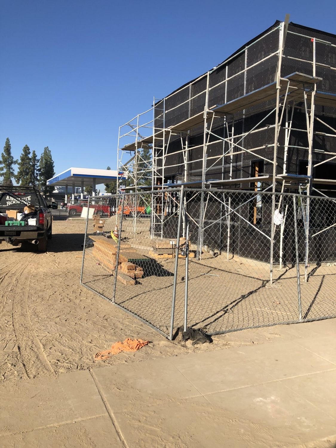 Active building site managed from shell to finish